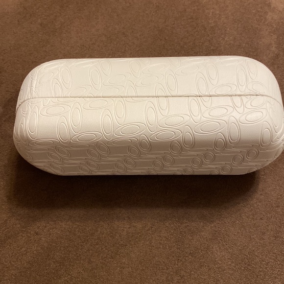 Oakley glasses case and pouch - Picture 2 of 4